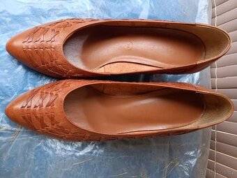Kožené lodičky vel. 38