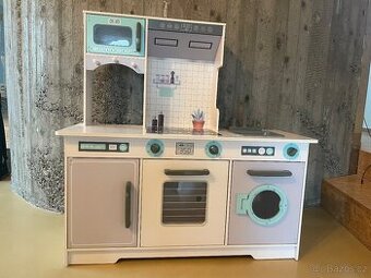 Dětská dřevěná kuchyňka