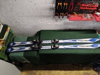 Prodám sjezdové lyže Fischer délka 168 cm