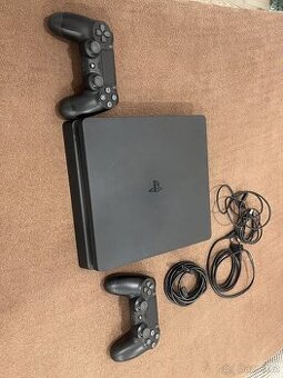 PS4 Slim 500GB + 2 ovladače a příslušenství