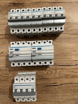 Hager jističe , chrániče