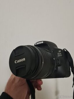 Canon EOS 200D, původní balení, 
1200 snímků