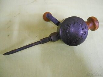 Historický nástroj na zabrušování ventilů