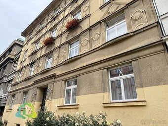 Prodej prostorného bytu 3+1 (111 m²) v historickém domě, Pra