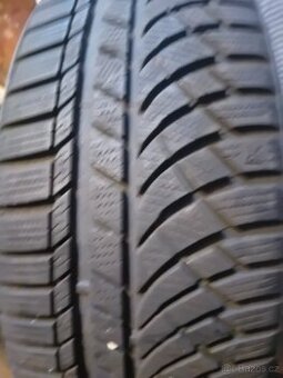 Prodám Sadu pneu 235/60/17 Zimni