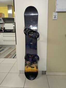 Snowboard K2 146 cm + vázání Salomon – připraveno na sezónu