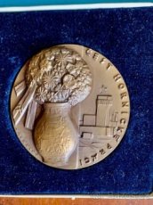 ODZNAKY A MEDAILE  VIZ: Fotografie