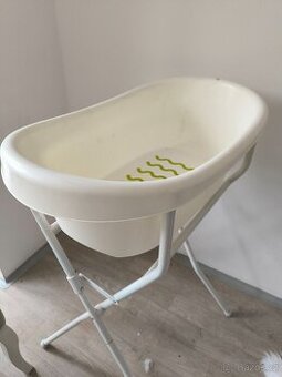 Dětská vanička s nožičkami