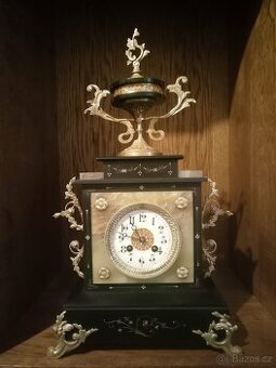 Starožitné krbové hodiny