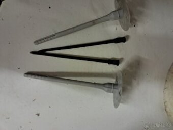 plastové   hmoždinky 160mm