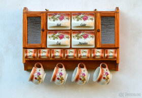 Police s kořenky do kuchyně - motiv červená růže