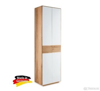 Vysoká skříň z masivu dub Roma Germany