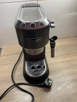 Kavovar Delonghi Dedica EC685