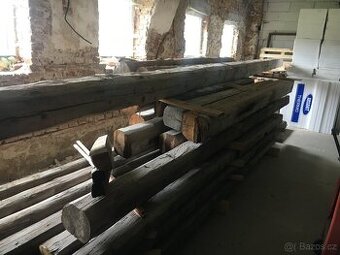 Staré trámy z krovu