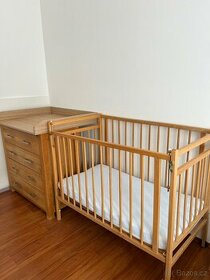 Dětská postel a přebalovací komoda