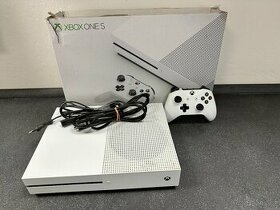 Xbox one S 1 TB + ovladač+ kabeláž - 1