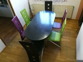 Jídelní stůl se židlemi