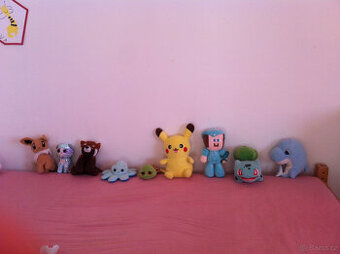 plyšáci pokemon Pikachu, Eevee, Bulbasaur, minecraft Steve