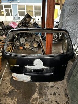 Páté dveře VW Touran 1T2