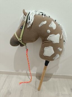 hobby horse hnědý s bílou hřívou