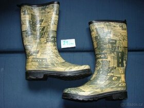 6x Dětské holínky (gumáky), dětské brusle, ploutve měřte