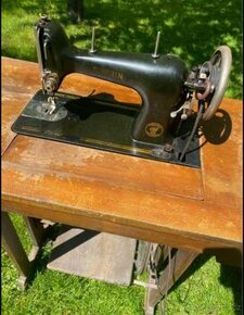 Starožitný šicí stroj Bobbin