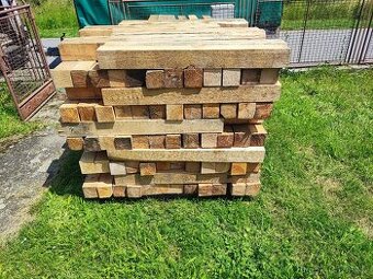 Hranoly dřevěnné, 10 x 10 x 100 cm, prokladky do kovovýroby