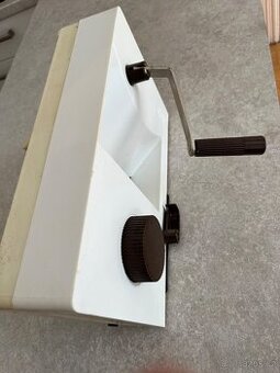 Kráječ na chleba i uzeniny