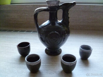 Karafa na slivovici + 4 panáci zdarma