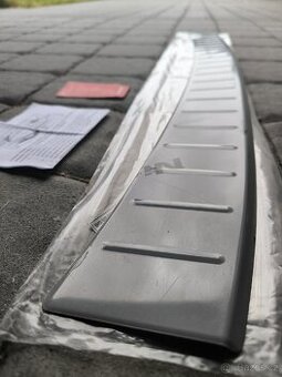 VW POLO VI NEREZ LIŠTA KUFRU