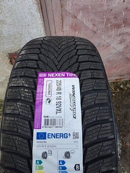 4 ks Zimní pneu 225/40/18 nexen 8 mm