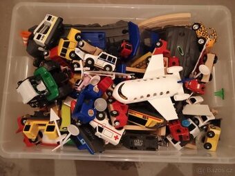 Dřevěné koleje, mosty, vláčky a letadlo