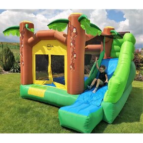 Skákací hrad Džungle se skluzavkou