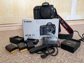 Canon EOS 7D mark II; tělo s příslušenstvím