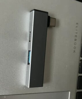 USB-C hub / redukce. NOVÁ
