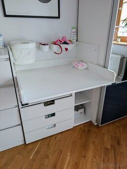 SMÅSTAD Přebalovací stůl, bílá bílá se 3 zásuvkami