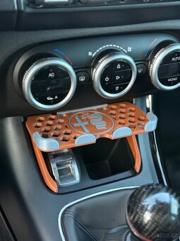 Alfa Romeo Giulietta držák telefonu TBi JTD TB QV