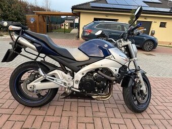 SUZUKI GSR 600