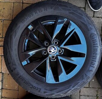 Škoda Fabia IV kola 15” černé