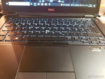 slušný notebook dell