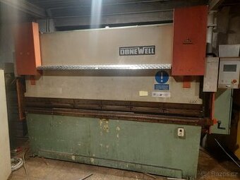 CNC ohraňovací lis Donewell 150t 3100