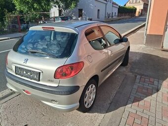 Peugeot  206 1.4i 55kw 110000km serviska