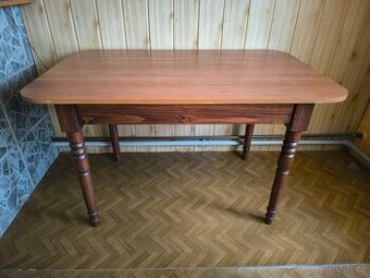 Jídelní stůl ručně vyřezávané nohy stolu