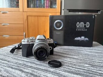 Olympus E-M10 Mark III