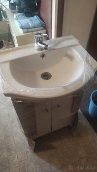 Umyvadlo se skříňkou