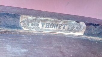 THONET - stará dřevěná židle.