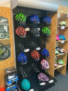 Výstavní stojan na zboží s osvětlením - závěsný systém