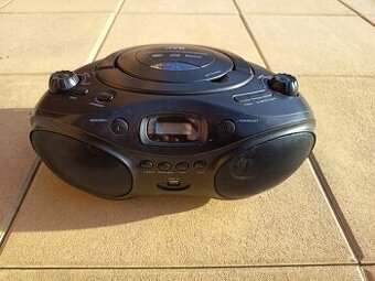 Radiopřijímač s CD