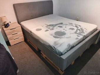 Manželská postel, komoda, noční stolek