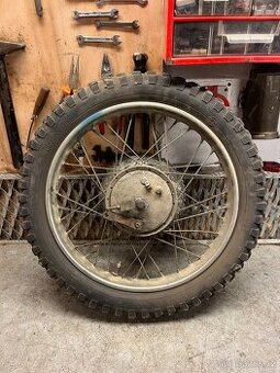 Zadní kolo s drapákem Jawa pionýr/mustang